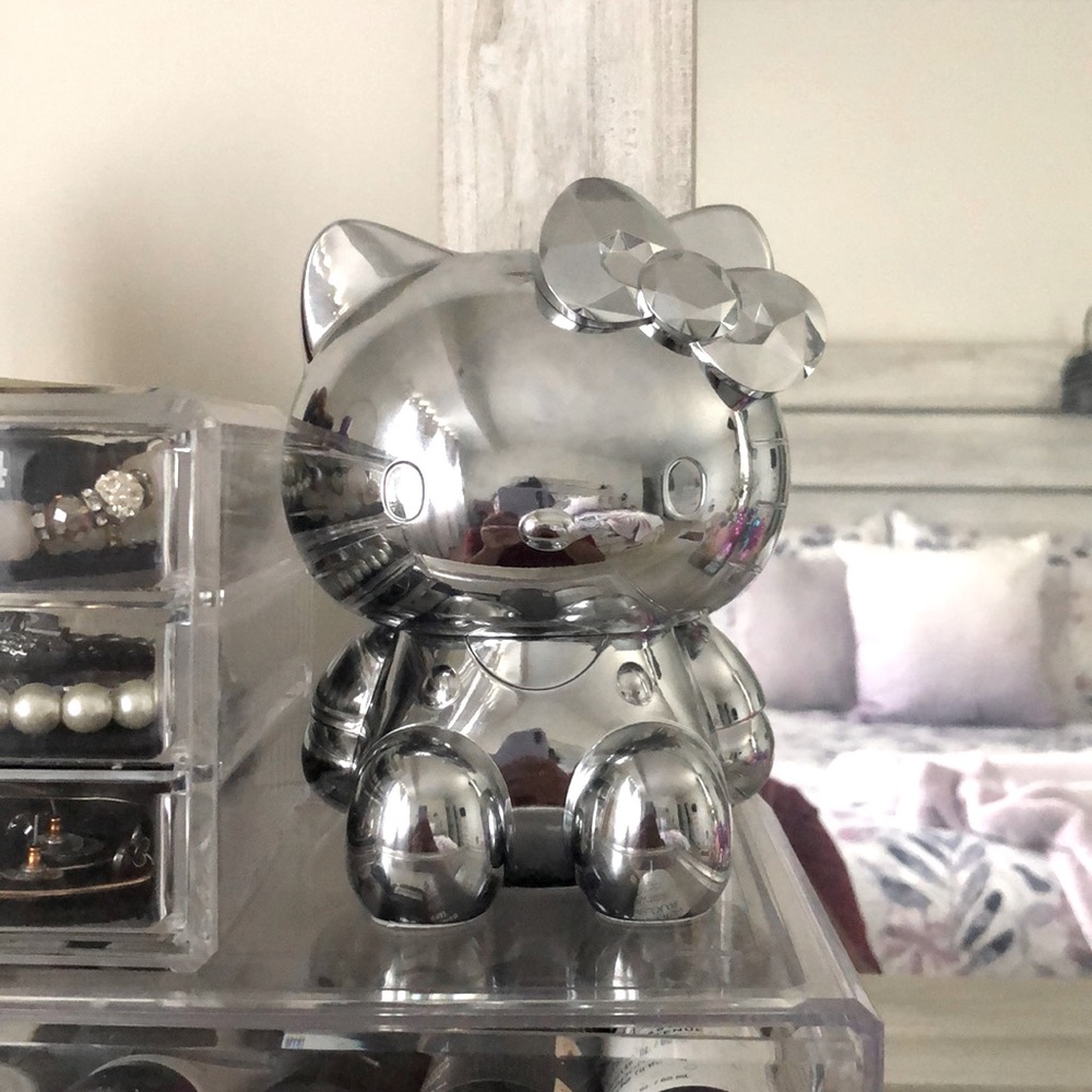 Sephora limited Edition hello kitty brush holder
